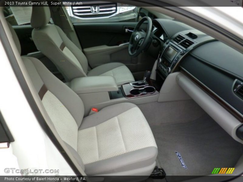 Super White / Ash 2013 Toyota Camry XLE