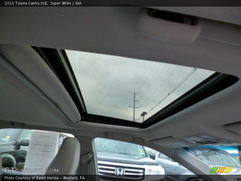 Super White / Ash 2013 Toyota Camry XLE