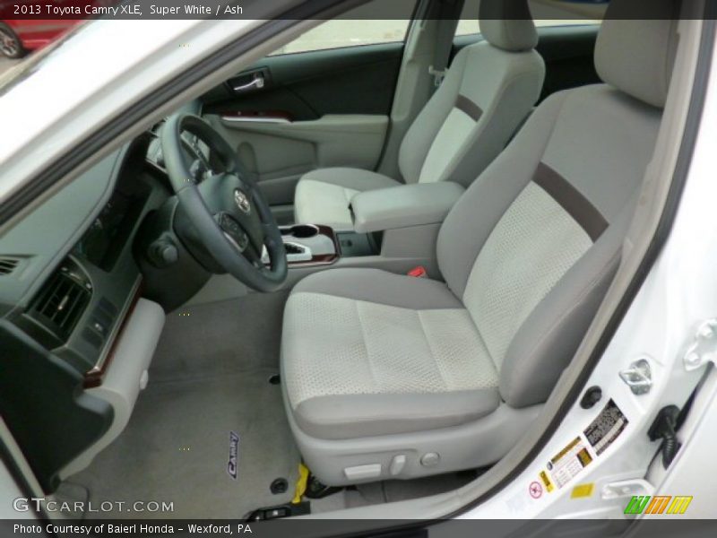 Super White / Ash 2013 Toyota Camry XLE