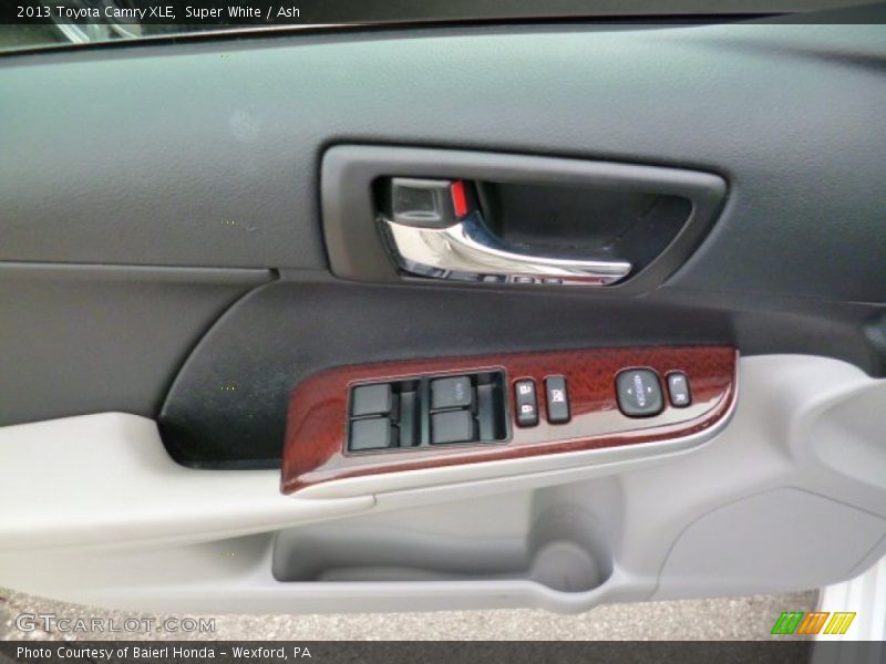 Super White / Ash 2013 Toyota Camry XLE