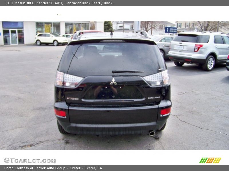 Labrador Black Pearl / Black 2013 Mitsubishi Outlander SE AWD