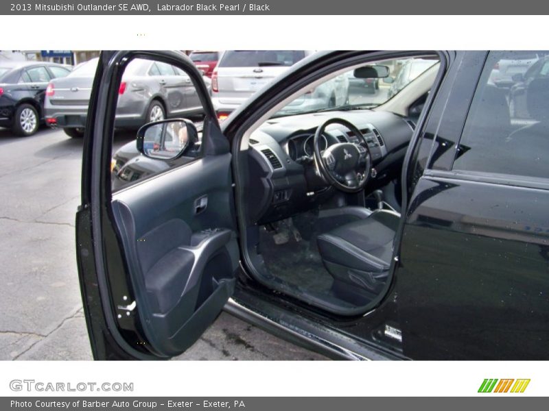 Labrador Black Pearl / Black 2013 Mitsubishi Outlander SE AWD