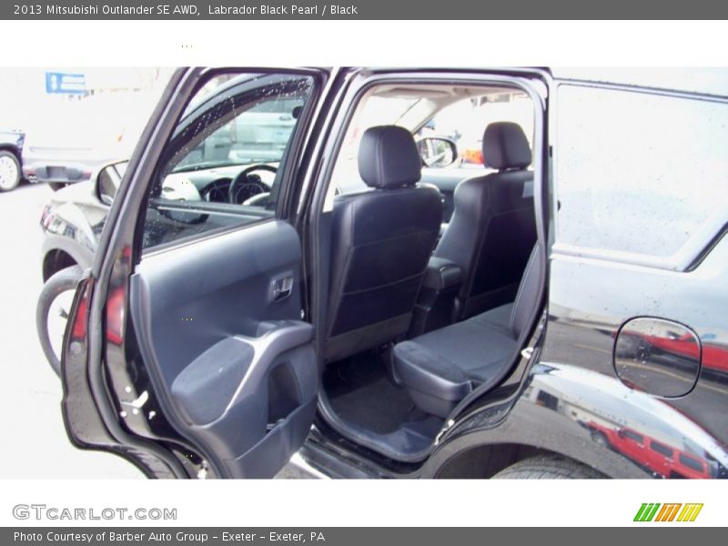 Labrador Black Pearl / Black 2013 Mitsubishi Outlander SE AWD