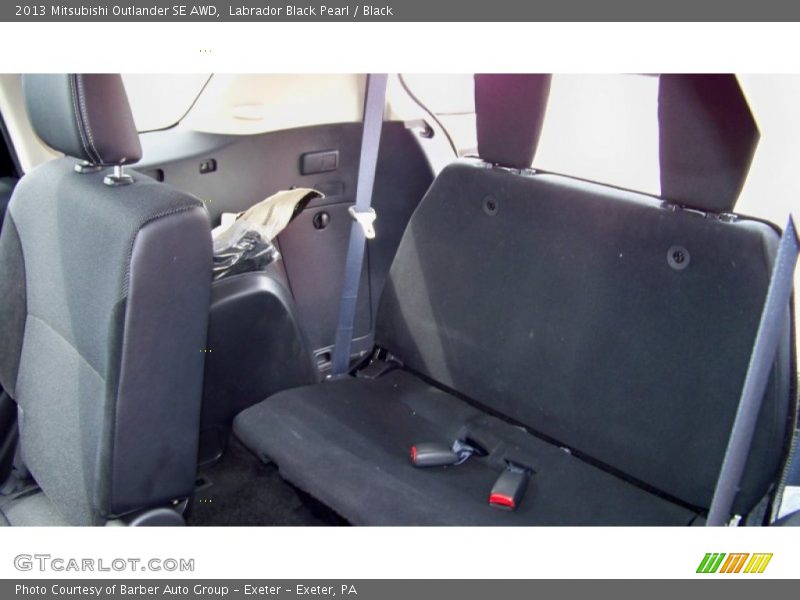 Labrador Black Pearl / Black 2013 Mitsubishi Outlander SE AWD