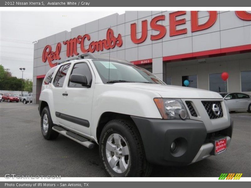 Avalanche White / Gray 2012 Nissan Xterra S