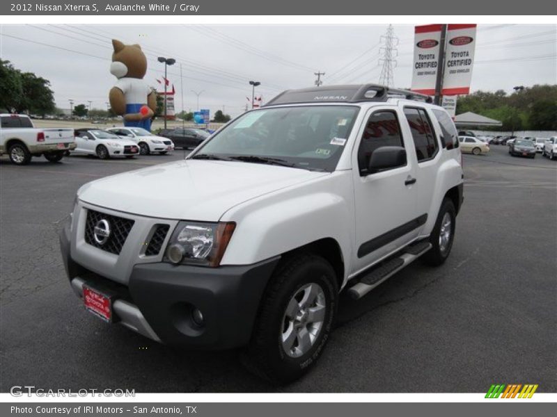 Avalanche White / Gray 2012 Nissan Xterra S