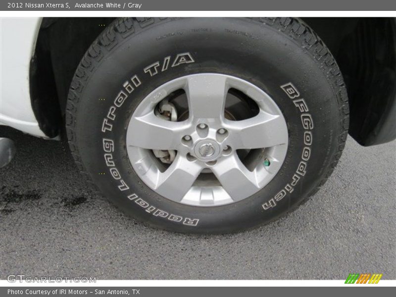 Avalanche White / Gray 2012 Nissan Xterra S