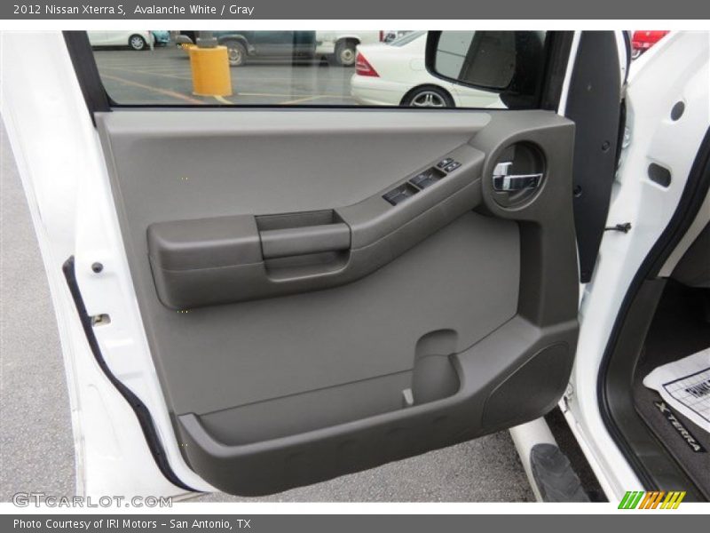 Avalanche White / Gray 2012 Nissan Xterra S