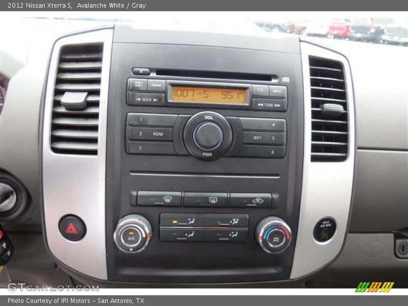 Avalanche White / Gray 2012 Nissan Xterra S