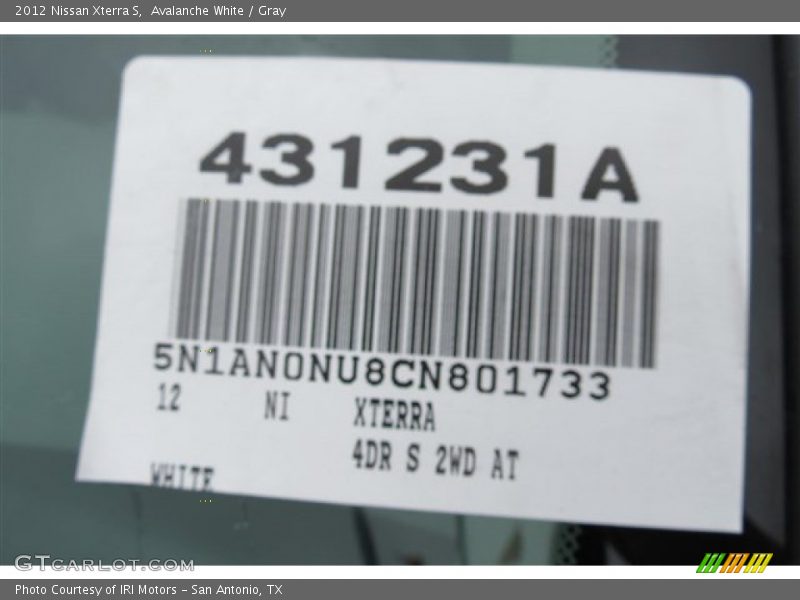 Avalanche White / Gray 2012 Nissan Xterra S