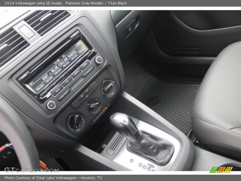 Platinum Gray Metallic / Titan Black 2014 Volkswagen Jetta SE Sedan