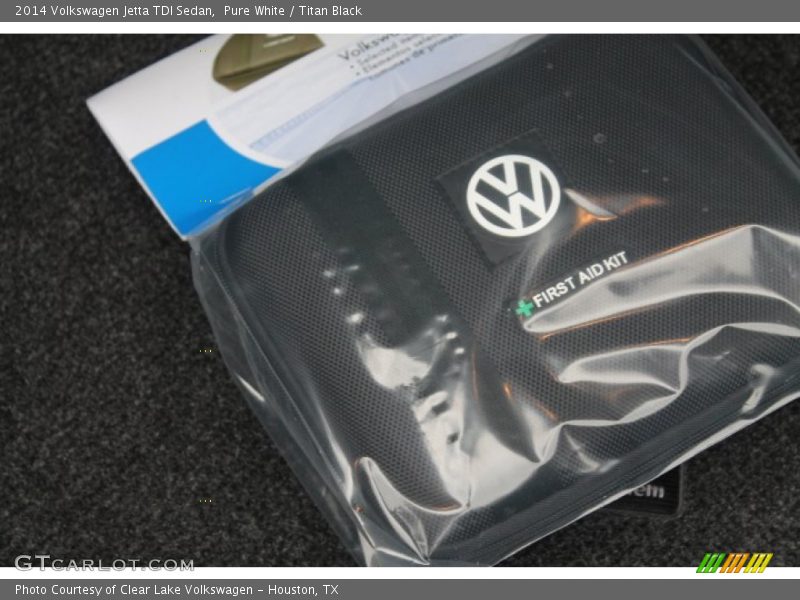 Pure White / Titan Black 2014 Volkswagen Jetta TDI Sedan