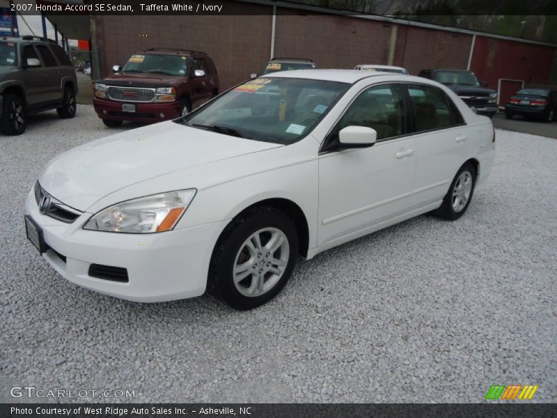 Front 3/4 View of 2007 Accord SE Sedan