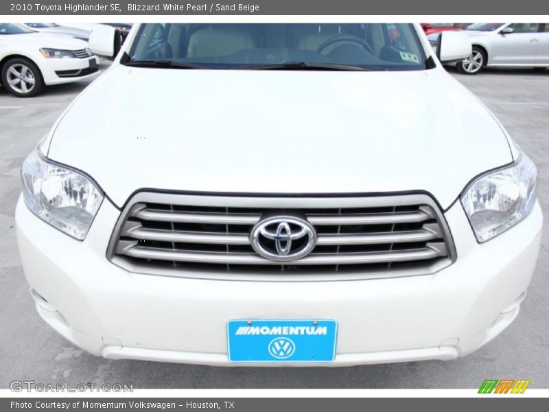 Blizzard White Pearl / Sand Beige 2010 Toyota Highlander SE