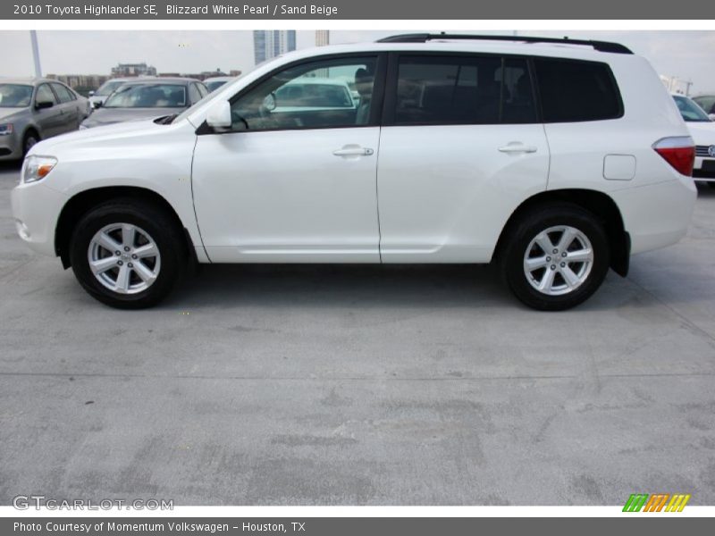Blizzard White Pearl / Sand Beige 2010 Toyota Highlander SE