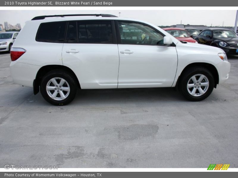 Blizzard White Pearl / Sand Beige 2010 Toyota Highlander SE