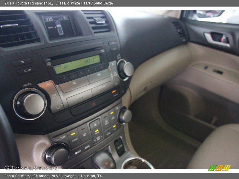 Blizzard White Pearl / Sand Beige 2010 Toyota Highlander SE