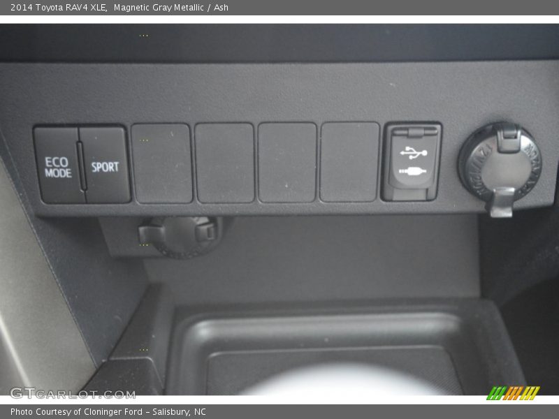 Magnetic Gray Metallic / Ash 2014 Toyota RAV4 XLE