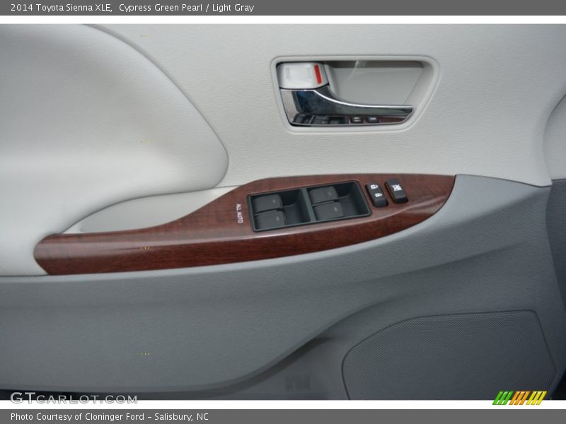 Cypress Green Pearl / Light Gray 2014 Toyota Sienna XLE