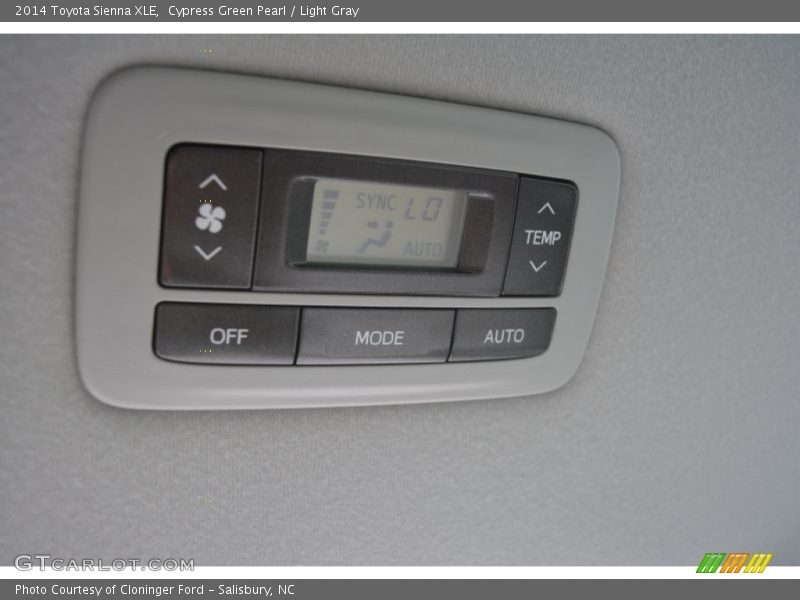 Cypress Green Pearl / Light Gray 2014 Toyota Sienna XLE