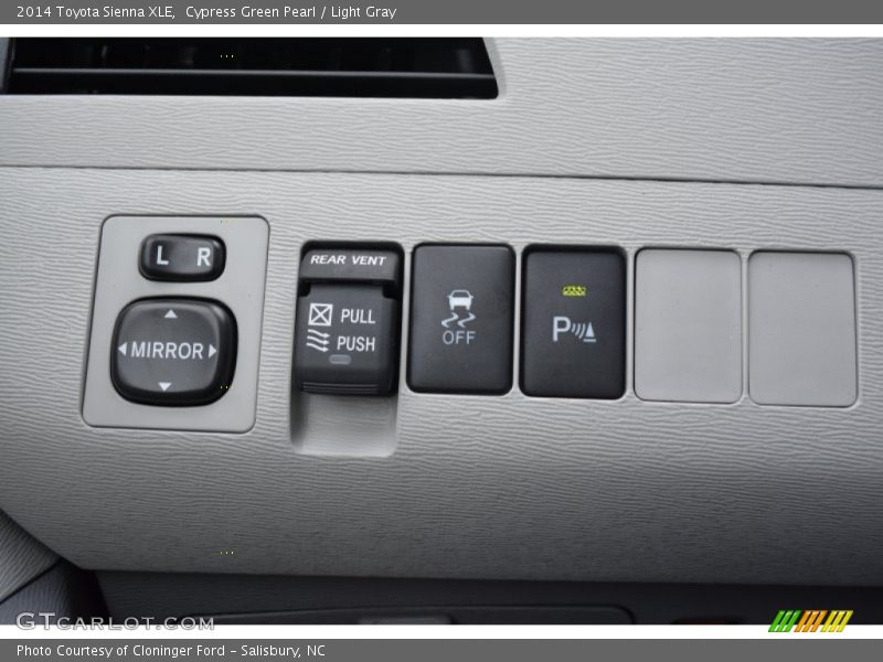 Cypress Green Pearl / Light Gray 2014 Toyota Sienna XLE