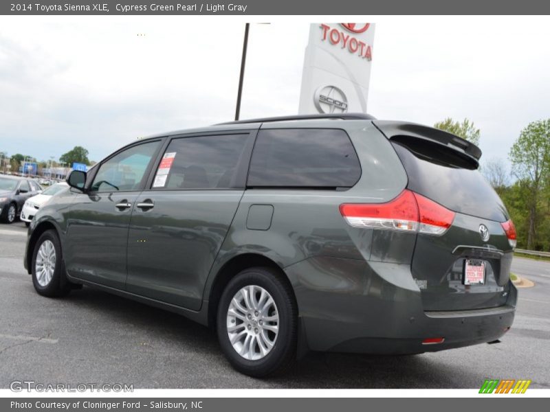 Cypress Green Pearl / Light Gray 2014 Toyota Sienna XLE