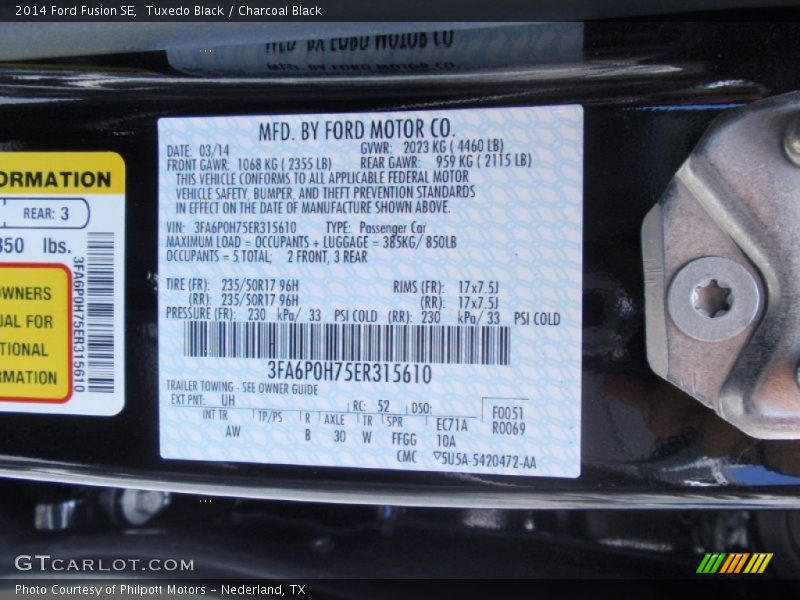 Tuxedo Black / Charcoal Black 2014 Ford Fusion SE