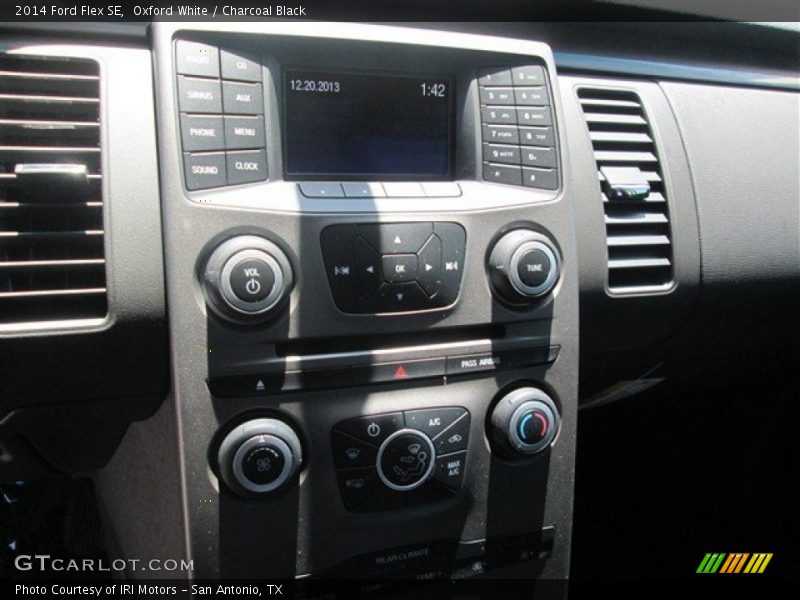 Oxford White / Charcoal Black 2014 Ford Flex SE