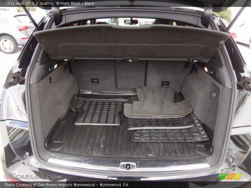 Brilliant Black / Black 2011 Audi Q5 3.2 quattro