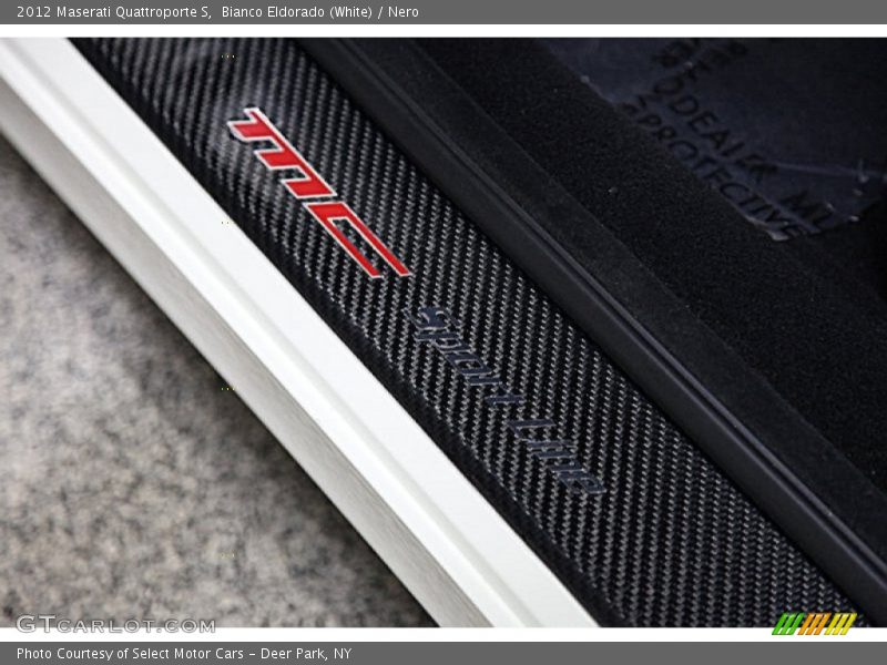 Bianco Eldorado (White) / Nero 2012 Maserati Quattroporte S