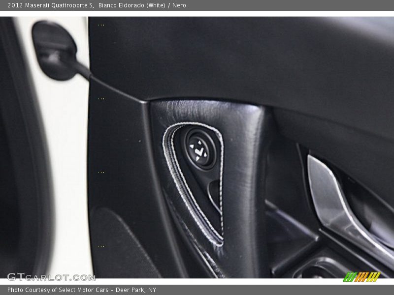 Bianco Eldorado (White) / Nero 2012 Maserati Quattroporte S