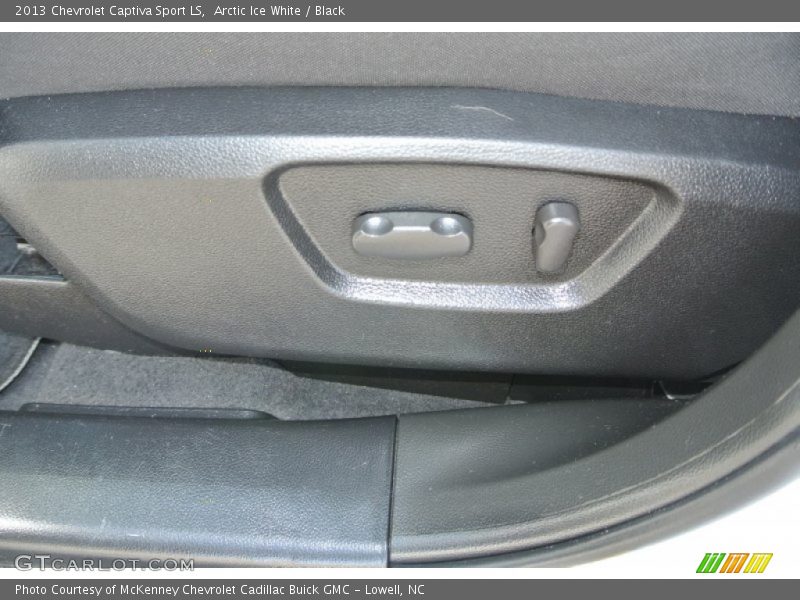 Arctic Ice White / Black 2013 Chevrolet Captiva Sport LS