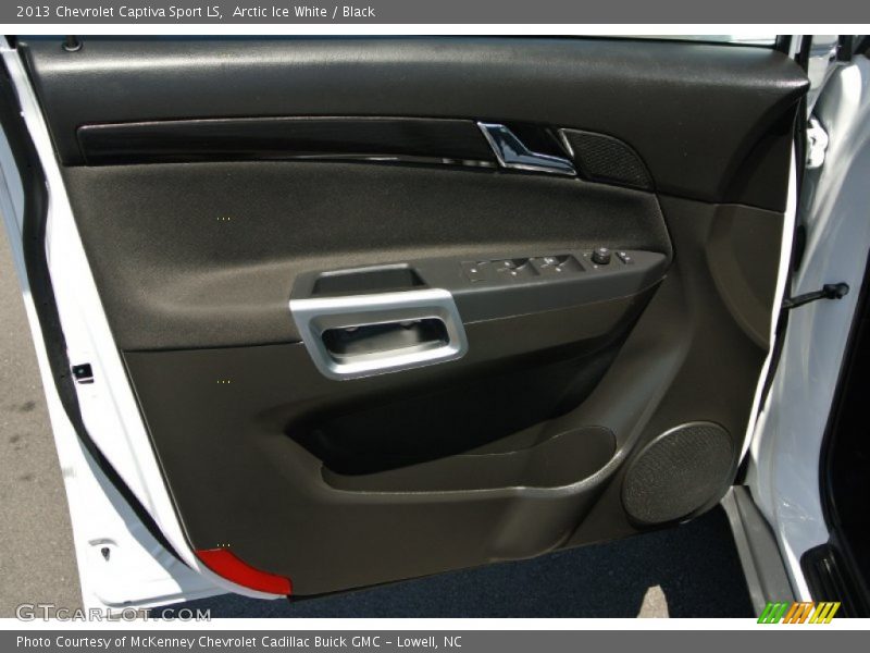 Arctic Ice White / Black 2013 Chevrolet Captiva Sport LS