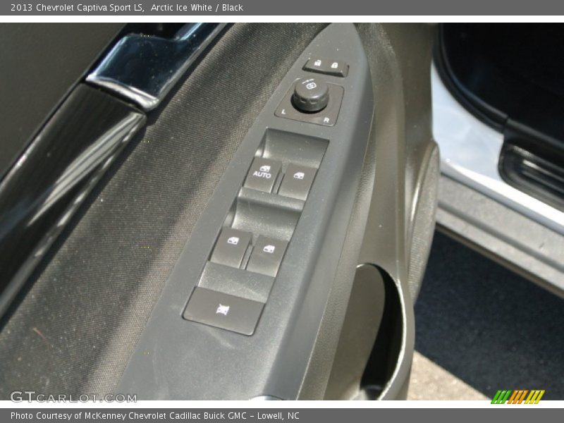 Arctic Ice White / Black 2013 Chevrolet Captiva Sport LS