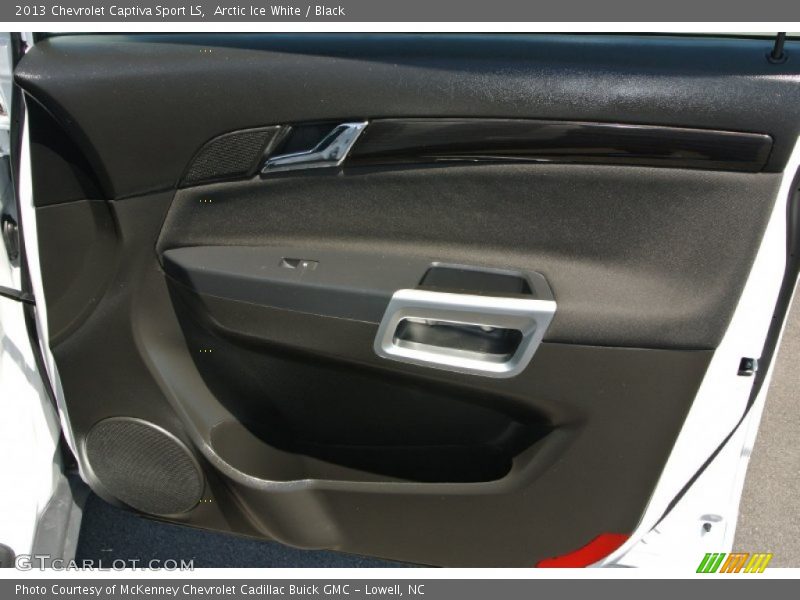 Arctic Ice White / Black 2013 Chevrolet Captiva Sport LS