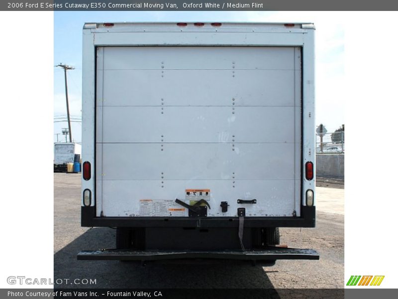 Oxford White / Medium Flint 2006 Ford E Series Cutaway E350 Commercial Moving Van