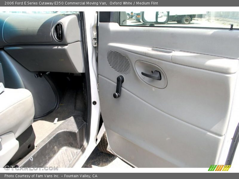 Oxford White / Medium Flint 2006 Ford E Series Cutaway E350 Commercial Moving Van