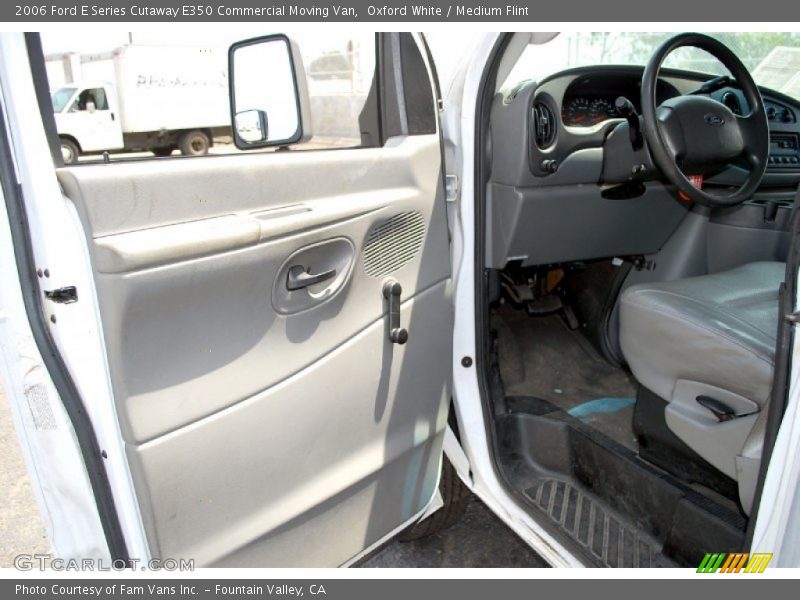 Oxford White / Medium Flint 2006 Ford E Series Cutaway E350 Commercial Moving Van