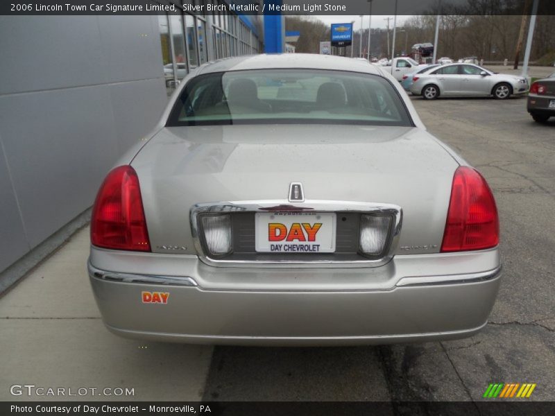 Silver Birch Metallic / Medium Light Stone 2006 Lincoln Town Car Signature Limited