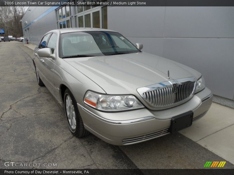 Silver Birch Metallic / Medium Light Stone 2006 Lincoln Town Car Signature Limited