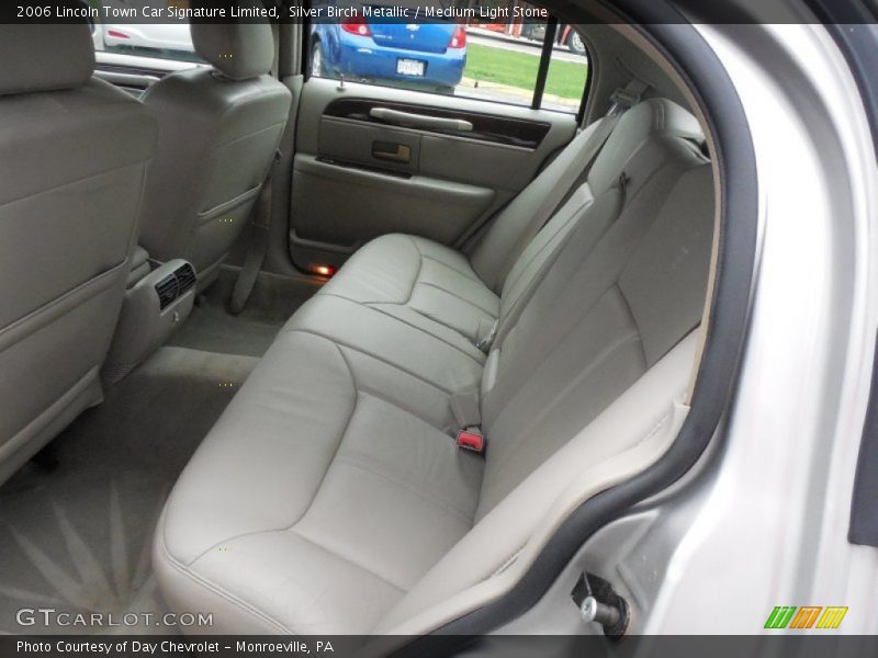 Silver Birch Metallic / Medium Light Stone 2006 Lincoln Town Car Signature Limited