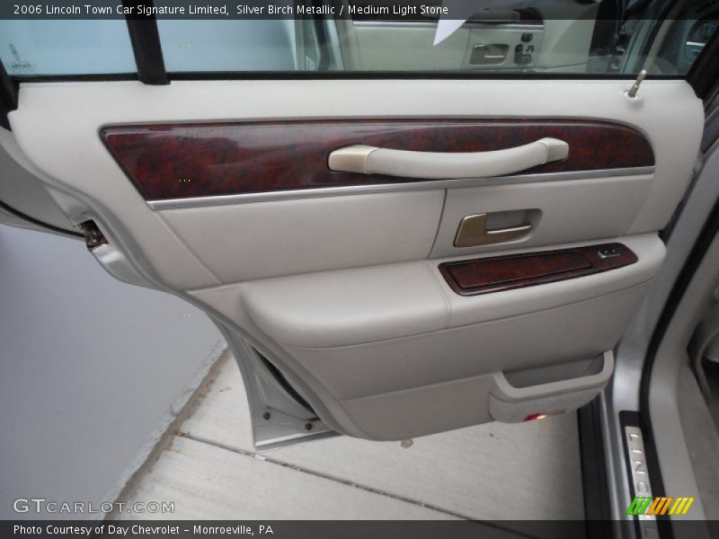 Silver Birch Metallic / Medium Light Stone 2006 Lincoln Town Car Signature Limited