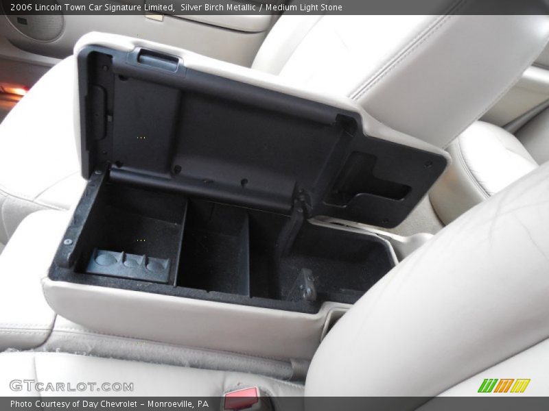 Silver Birch Metallic / Medium Light Stone 2006 Lincoln Town Car Signature Limited