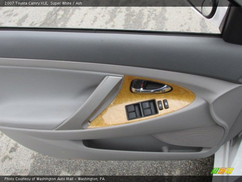 Super White / Ash 2007 Toyota Camry XLE