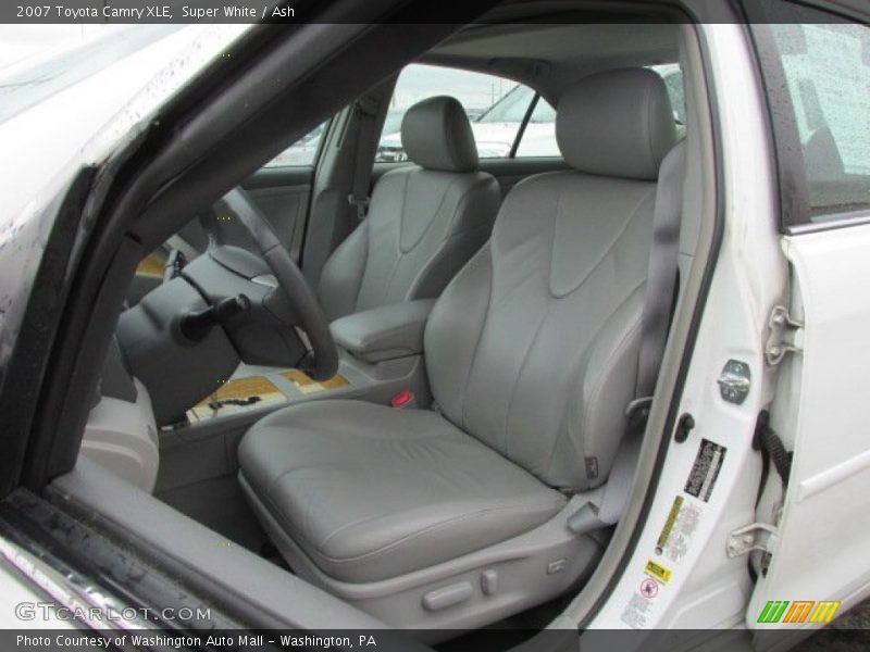 Super White / Ash 2007 Toyota Camry XLE