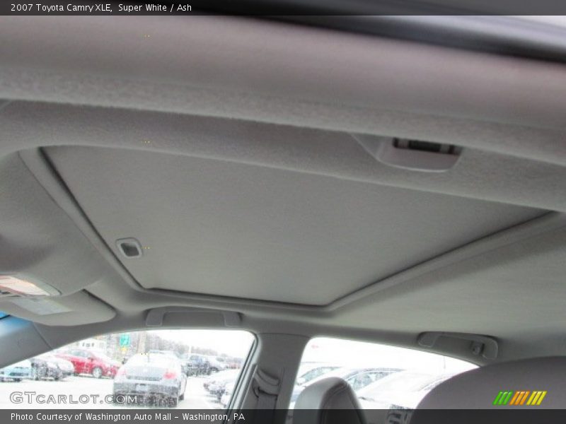 Super White / Ash 2007 Toyota Camry XLE