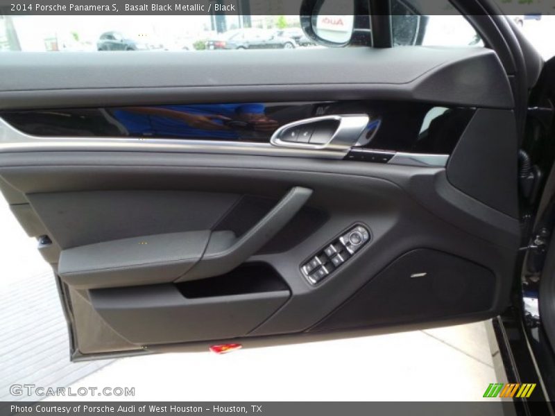 Door Panel of 2014 Panamera S