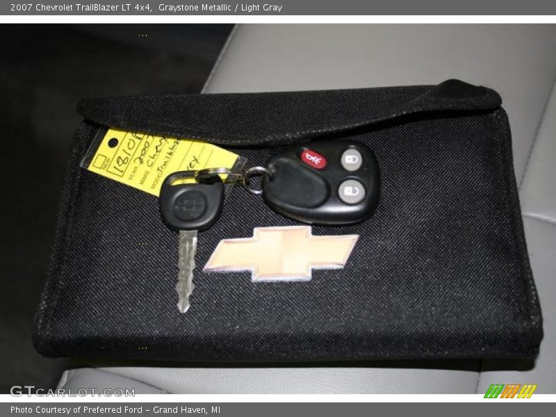 Graystone Metallic / Light Gray 2007 Chevrolet TrailBlazer LT 4x4