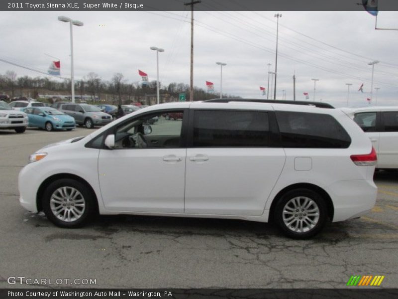 Super White / Bisque 2011 Toyota Sienna XLE