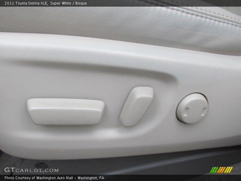 Super White / Bisque 2011 Toyota Sienna XLE